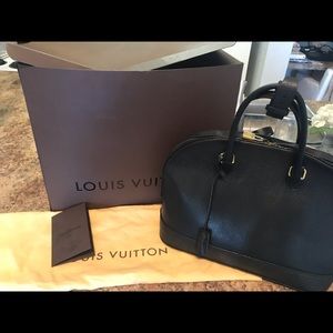 Louis Vuitton Alma in Taurillon - Size MM